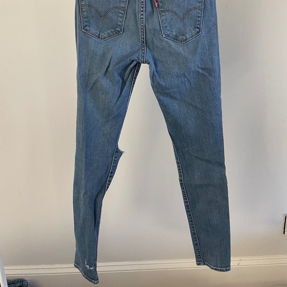 Ripped Levi's Mid Rise Skinny Jeans - Picture 2 of 2